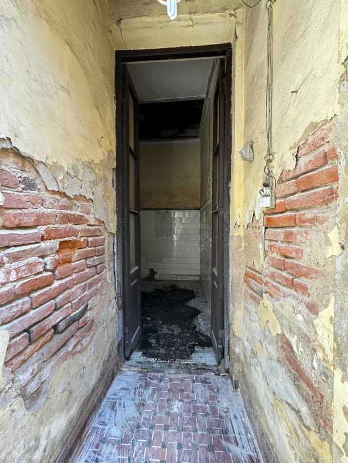 Propiedad con ubicacion privilegiada, a demoler o reciclar. Crisostomo Alvarez 693