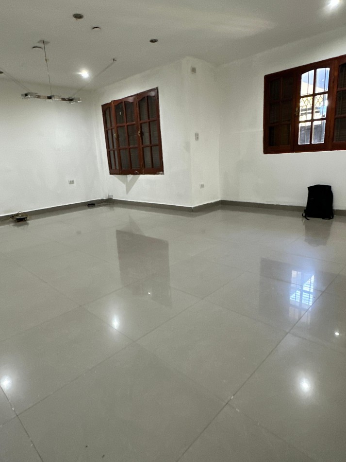 En venta casa cxompletamente remodelada en calle constitucion 151