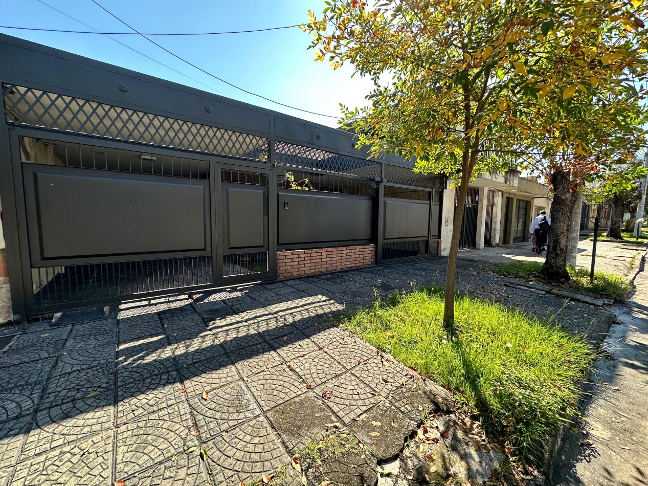 En venta casa cxompletamente remodelada en calle constitucion 151