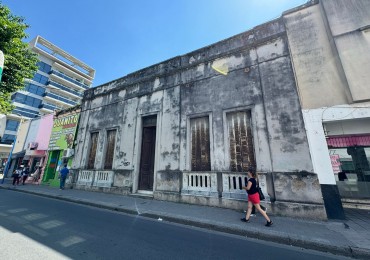 Propiedad con ubicacion privilegiada, a demoler o reciclar. Crisostomo Alvarez 693